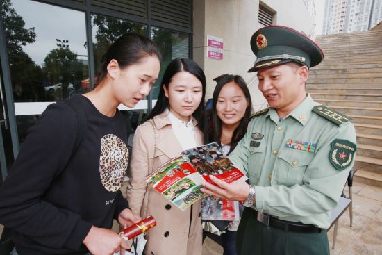 云南省大学生征兵集中宣传报名活动在昆明启动