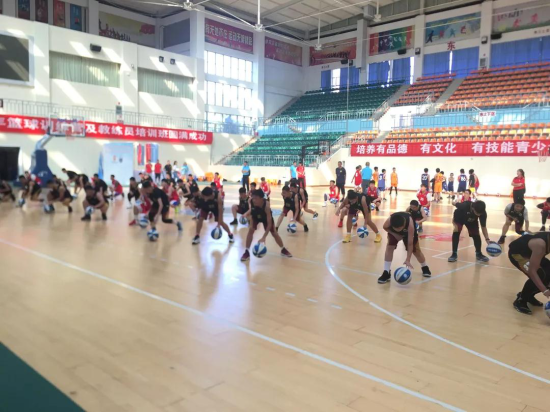 首届中国高原青少年篮球训练营昆明开营