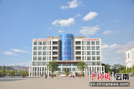 进一步提升昆一中嵩明学校办学品质,惠及嵩明当地一个小学,两个中学近