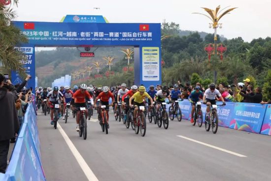 2023年中国红河-越南老街“两国一赛道”国际自行车赛