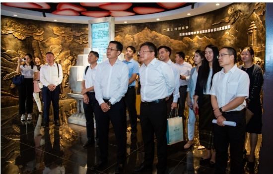 老挝留学云南归国同学会代表团到云南民族大学访问。施启兴 摄 老挝留学云南归国同学会代表团到云南民族大学访问。施启兴 摄