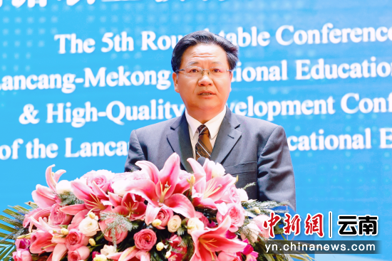 图为云南民族大学党委书记阮朝奇致辞。左军 摄 图为云南民族大学党委书记阮朝奇致辞。左军 摄