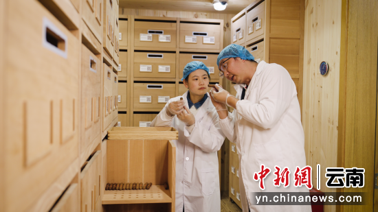 (企业搭台,青年职工“走出去”学习成长。禹青春 摄。) (企业搭台,青年职工“走出去”学习成长。禹青春 摄。)